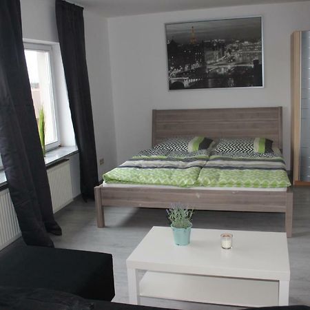 Gut Gelegenes Appartment Mit Wifi, Parkplatz, Wama, Trockner Usw. 凯撒斯劳滕 外观 照片
