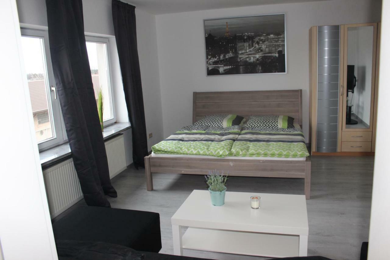 Gut Gelegenes Appartment Mit Wifi, Parkplatz, Wama, Trockner Usw. 凯撒斯劳滕 外观 照片