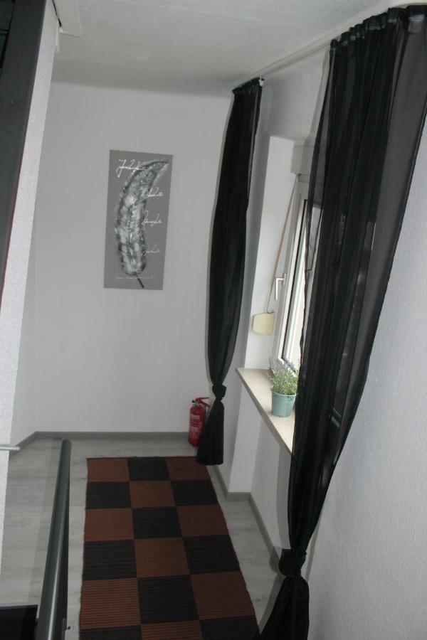 Gut Gelegenes Appartment Mit Wifi, Parkplatz, Wama, Trockner Usw. 凯撒斯劳滕 外观 照片